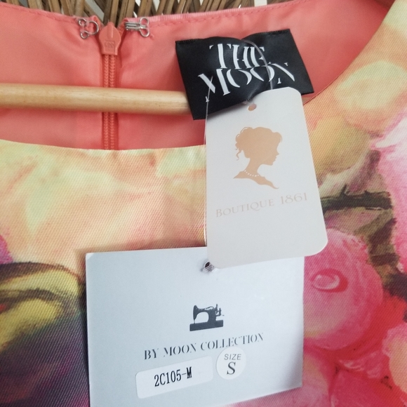 Coral Dress from BOUTIQUE 1861 - Picture 7 of 9